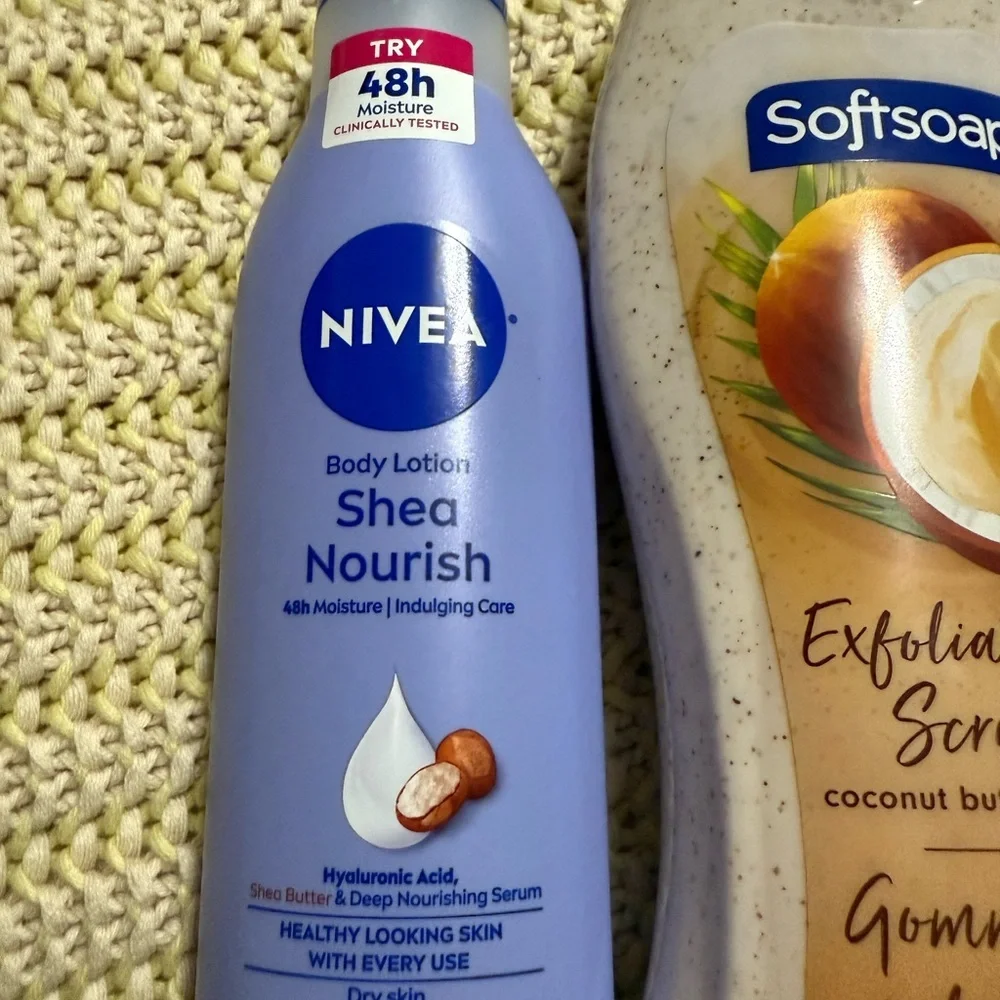 Nivea Refreshing Body Wash - Wild Berries & Hibiscus
